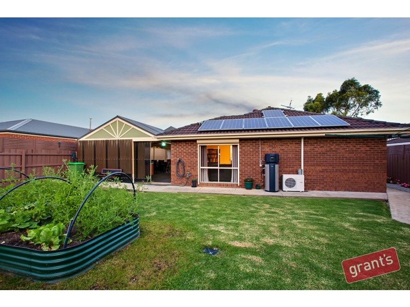31 Dunbarton Drive, Pakenham VIC 3810