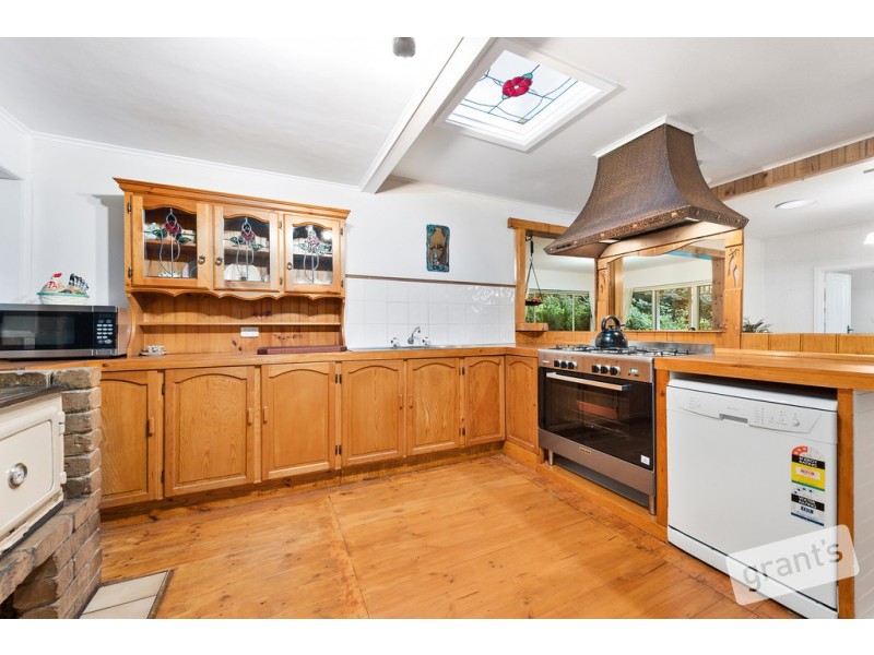 11 Maurice Street, Cockatoo VIC 3781