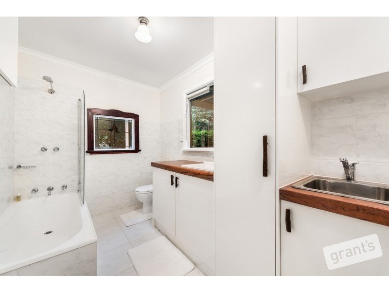 11 Maurice Street, Cockatoo VIC 3781