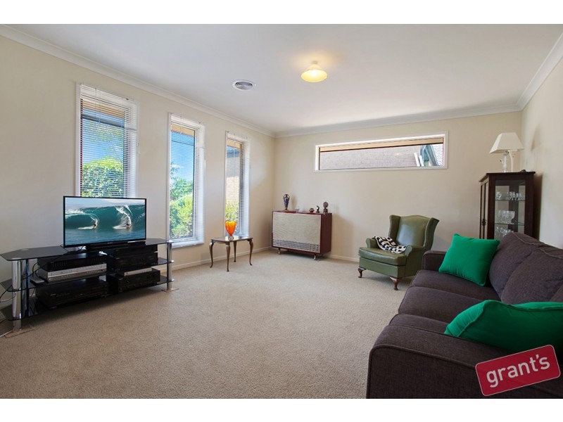 9 Doonie Way, Pakenham VIC 3810