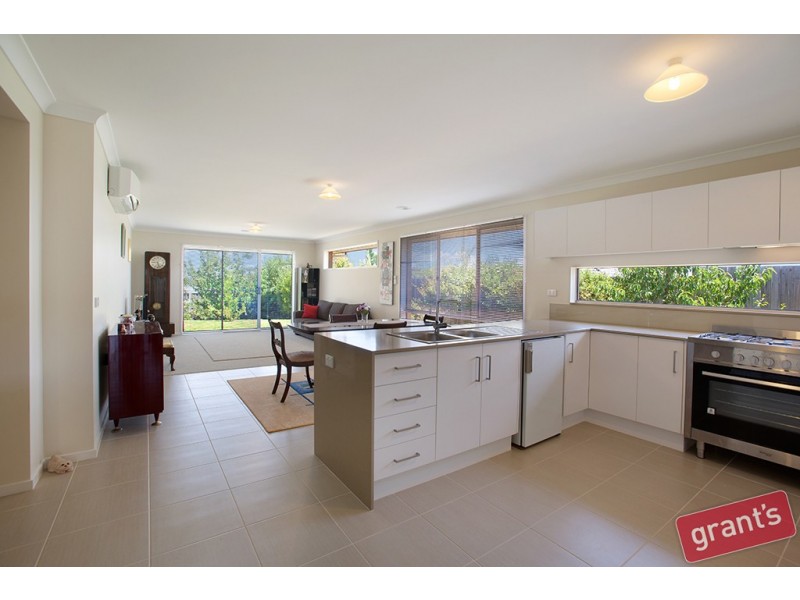 9 Doonie Way, Pakenham VIC 3810