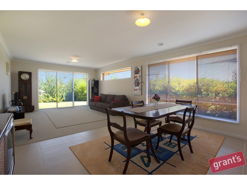 9 Doonie Way, Pakenham VIC 3810