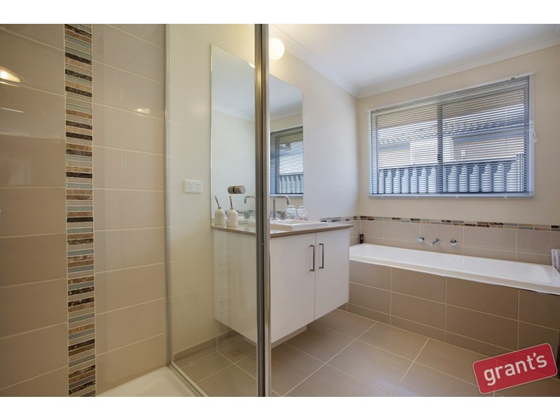 9 Doonie Way, Pakenham VIC 3810