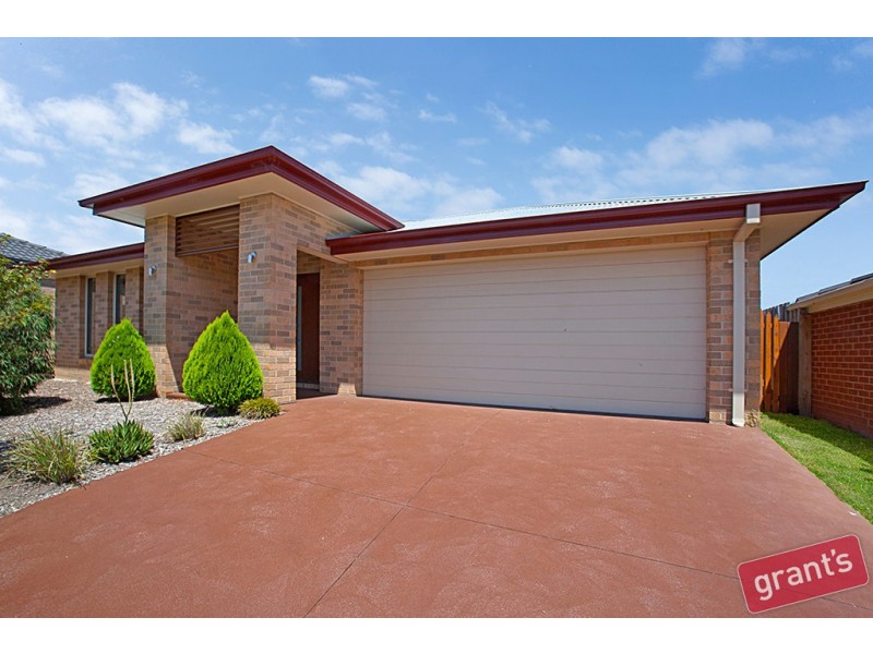 9 Doonie Way, Pakenham VIC 3810