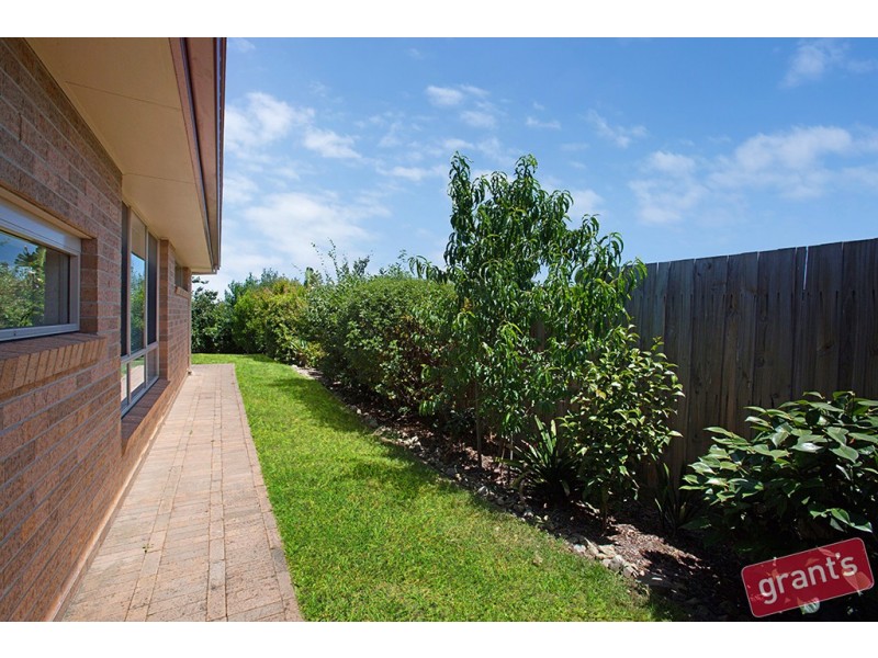 9 Doonie Way, Pakenham VIC 3810