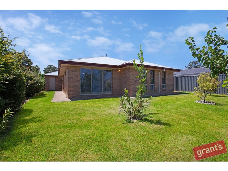9 Doonie Way, Pakenham VIC 3810