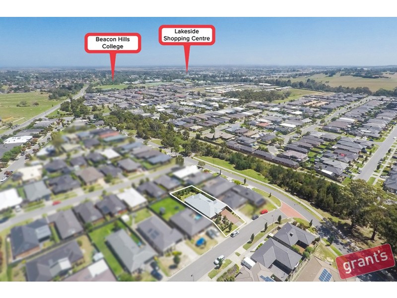 9 Doonie Way, Pakenham VIC 3810