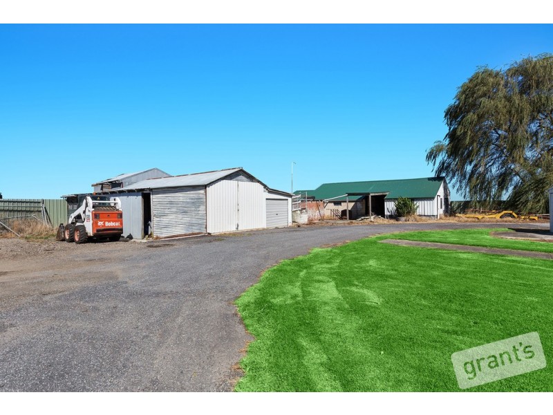 740 Murray Road, Iona VIC 3815