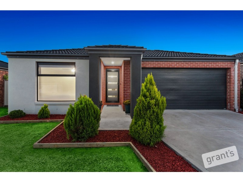 8 Bavaria Lane, Pakenham VIC 3810