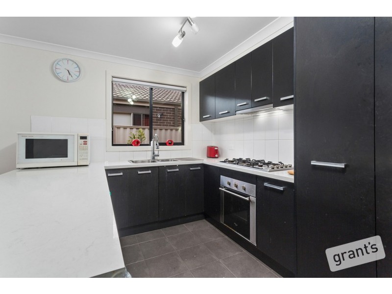 8 Bavaria Lane, Pakenham VIC 3810