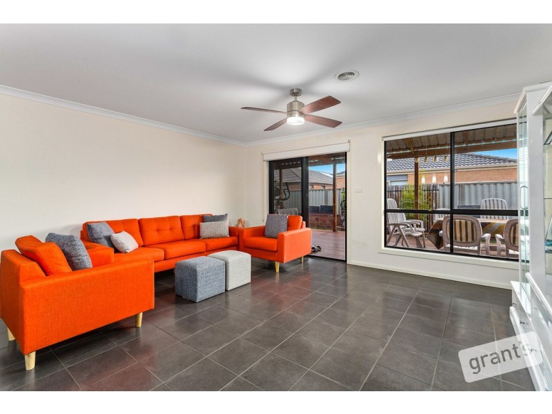 8 Bavaria Lane, Pakenham VIC 3810