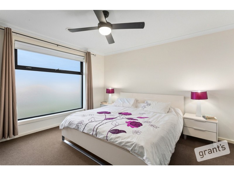 8 Bavaria Lane, Pakenham VIC 3810