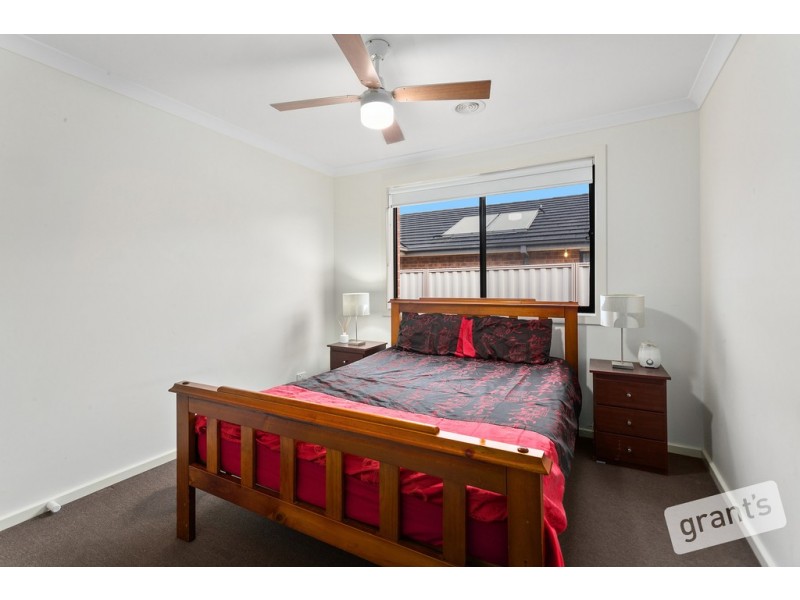 8 Bavaria Lane, Pakenham VIC 3810