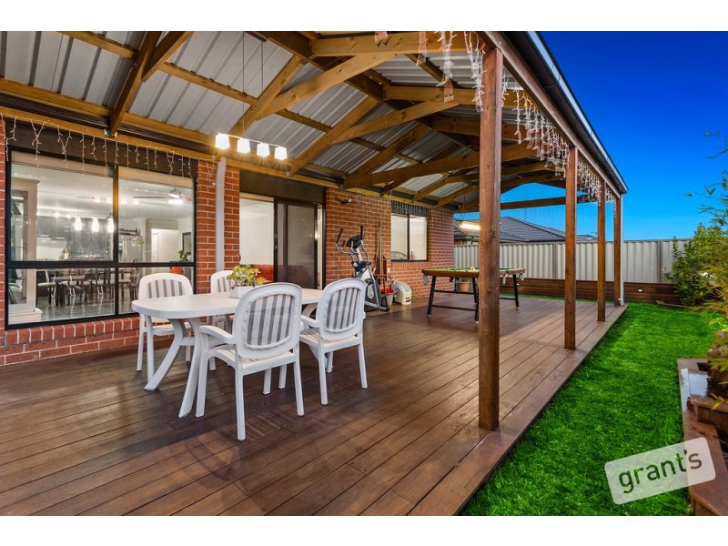 8 Bavaria Lane, Pakenham VIC 3810