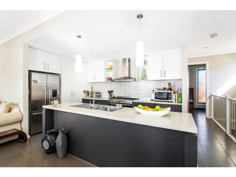 13 Albatross Drive, Pakenham VIC 3810