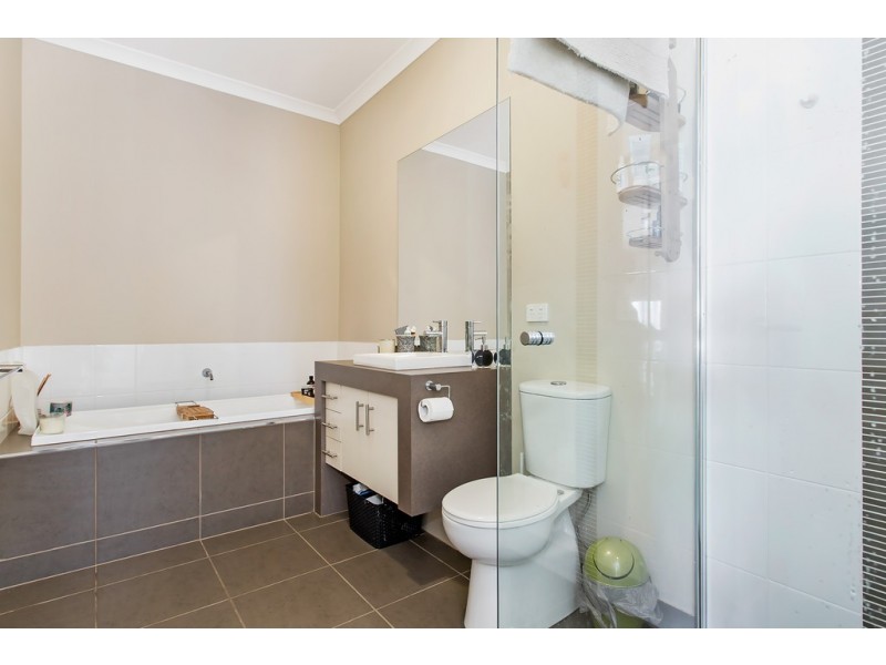 13 Albatross Drive, Pakenham VIC 3810