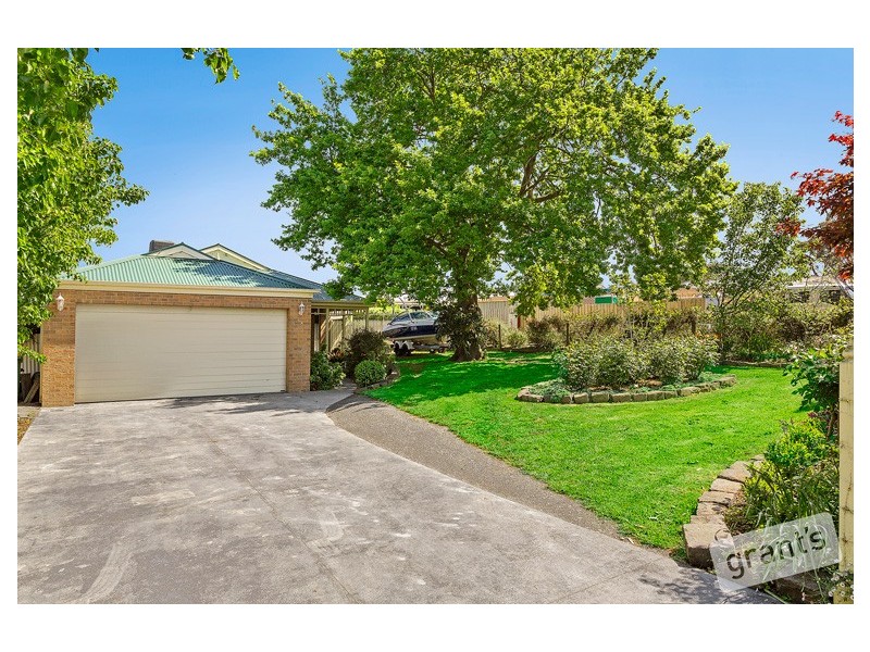 3 Kerry Place, Garfield VIC 3814