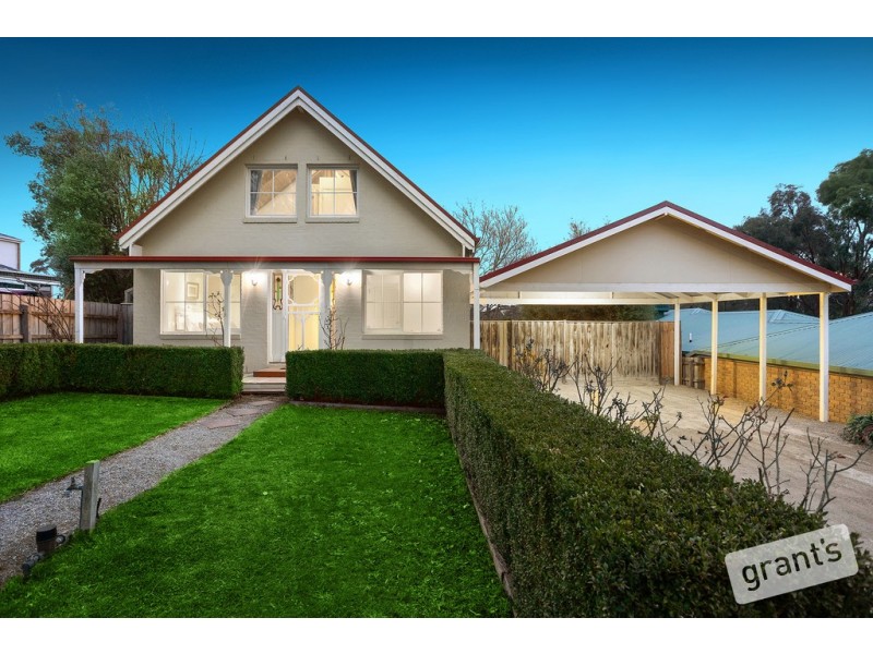 8 Pinewood Crescent, Berwick VIC 3806