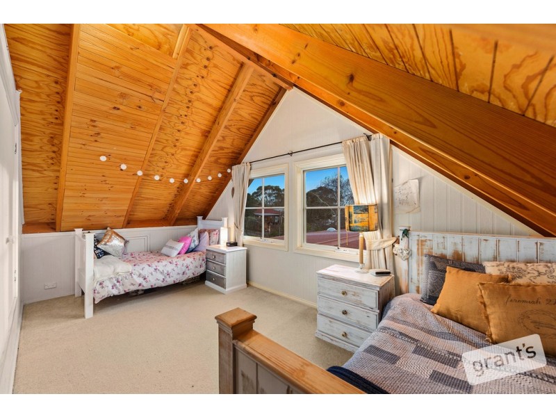 8 Pinewood Crescent, Berwick VIC 3806