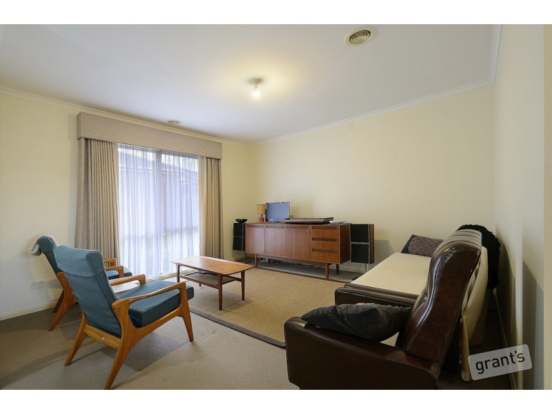 2/4 McGregor Road, Pakenham VIC 3810