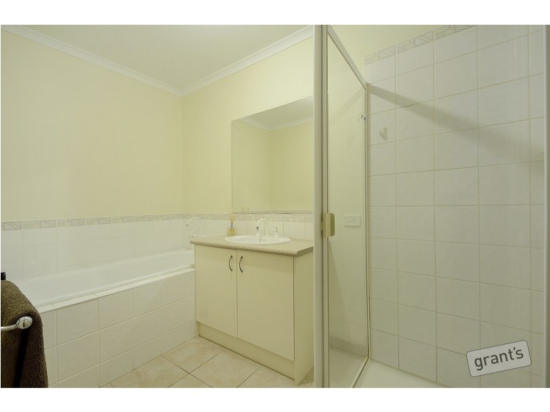 2/4 McGregor Road, Pakenham VIC 3810