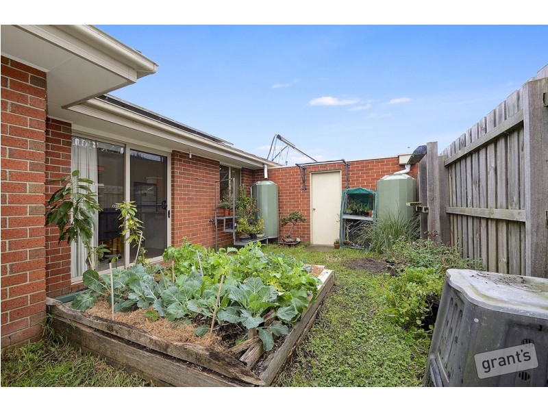 2/4 McGregor Road, Pakenham VIC 3810