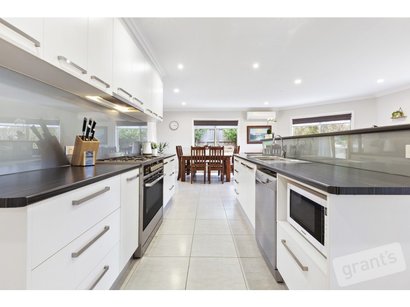 14 Shae Crescent, Drouin VIC 3818