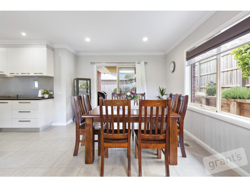 14 Shae Crescent, Drouin VIC 3818