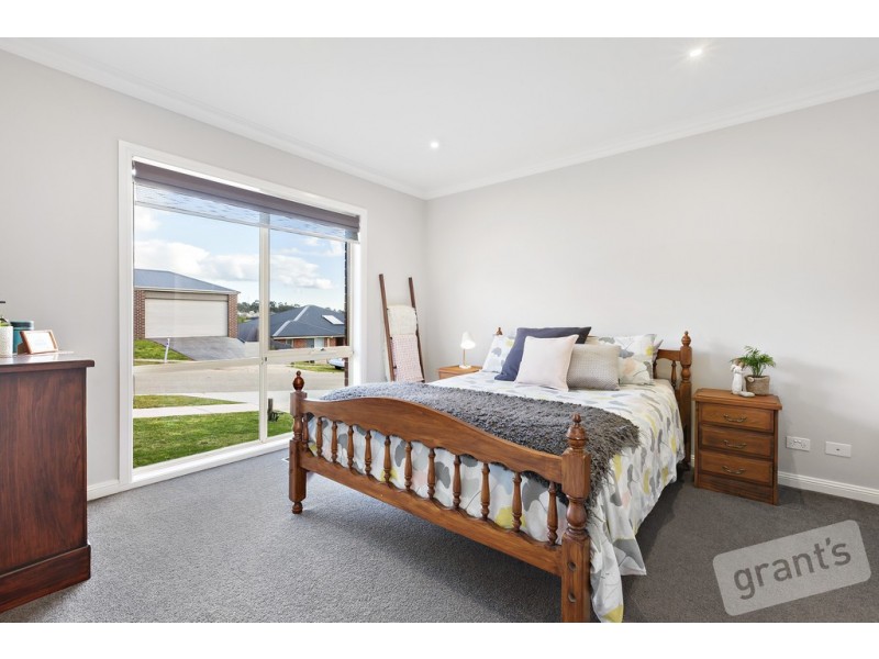 14 Shae Crescent, Drouin VIC 3818