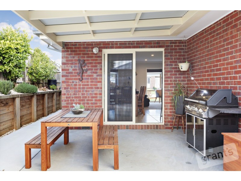 14 Shae Crescent, Drouin VIC 3818