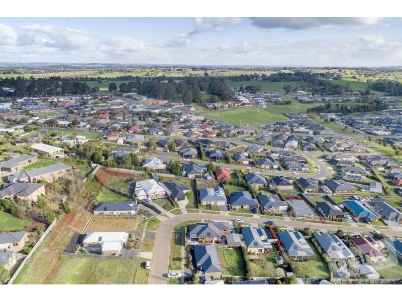 14 Shae Crescent, Drouin VIC 3818