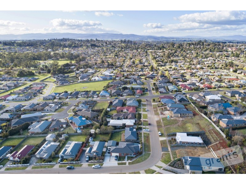 14 Shae Crescent, Drouin VIC 3818