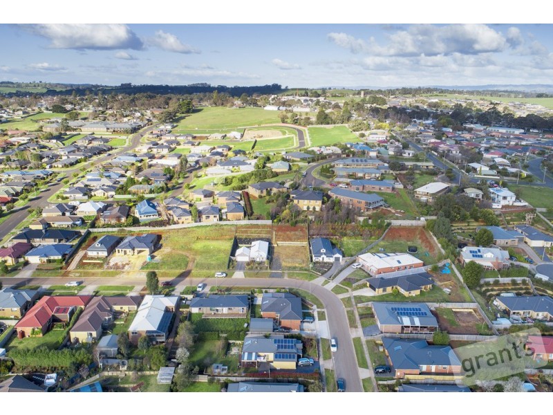 14 Shae Crescent, Drouin VIC 3818