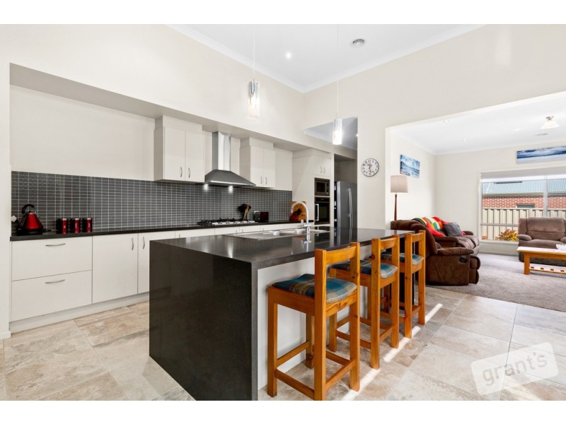 11 Kenneth Road, Pakenham VIC 3810