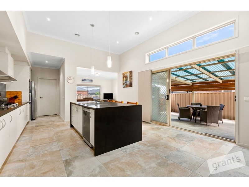 11 Kenneth Road, Pakenham VIC 3810