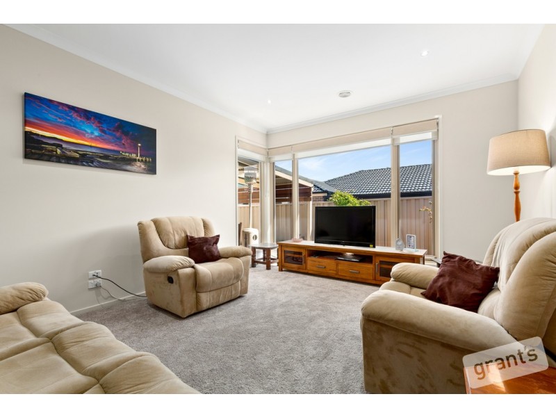 11 Kenneth Road, Pakenham VIC 3810