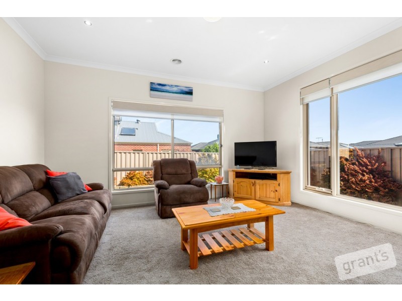 11 Kenneth Road, Pakenham VIC 3810