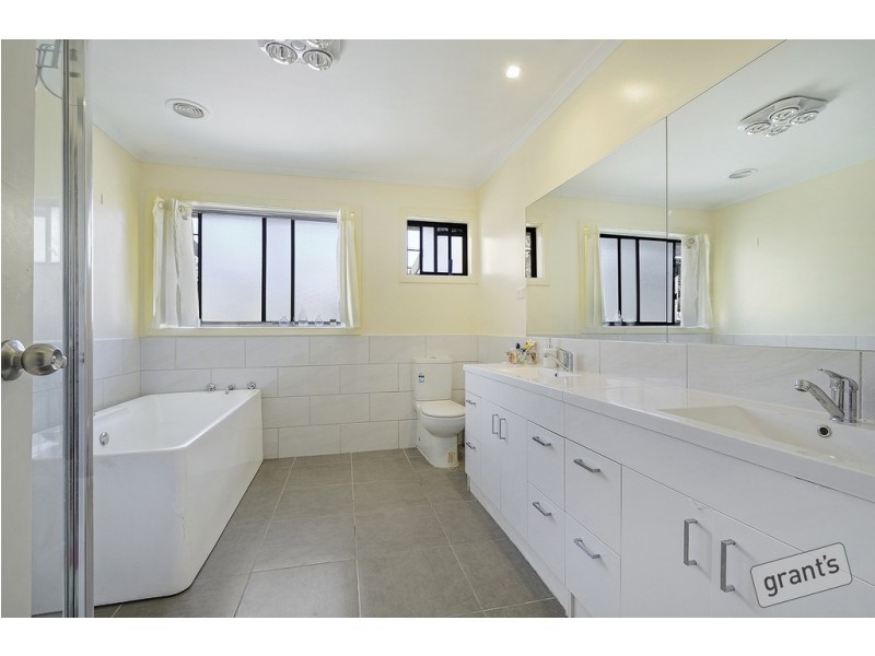 92 Racecourse Road, Pakenham VIC 3810