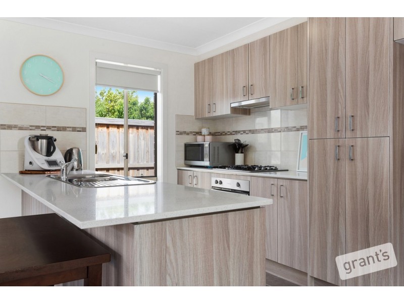 2 Trinidad Walk, Pakenham VIC 3810