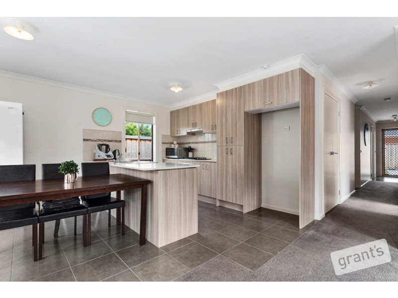 2 Trinidad Walk, Pakenham VIC 3810