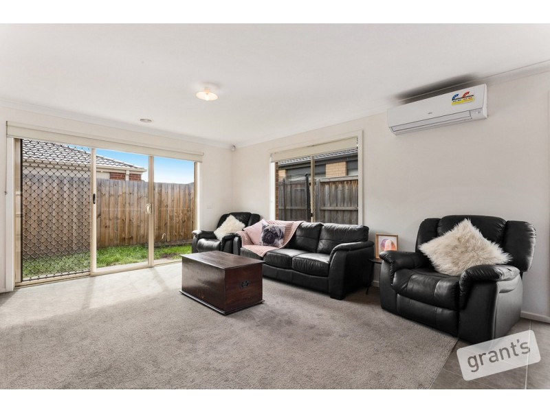 2 Trinidad Walk, Pakenham VIC 3810