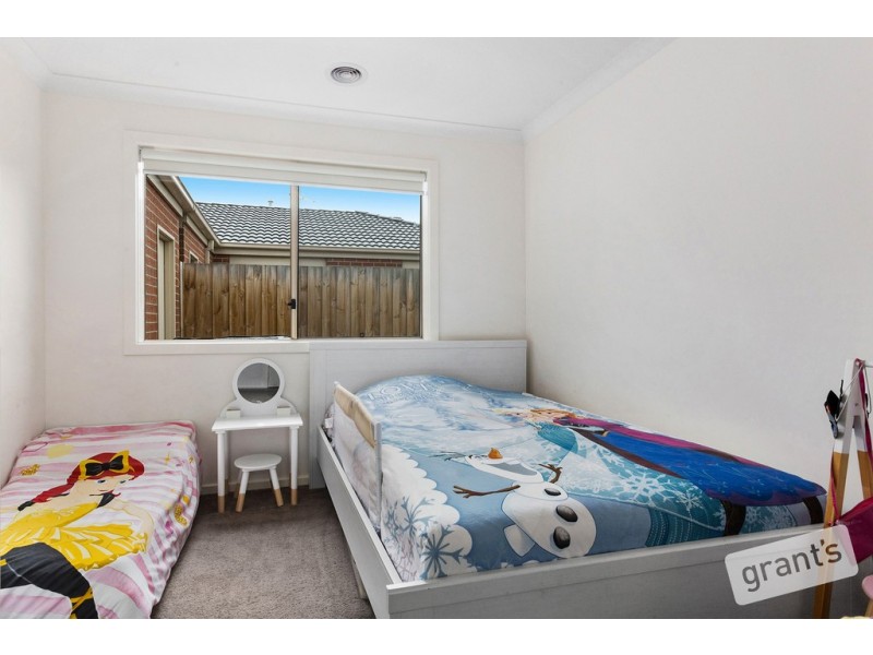 2 Trinidad Walk, Pakenham VIC 3810