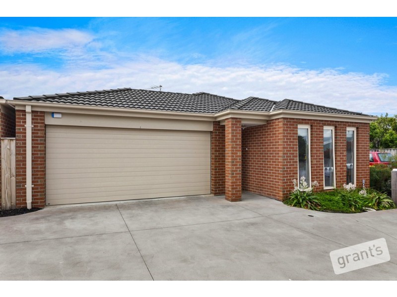 2 Trinidad Walk, Pakenham VIC 3810