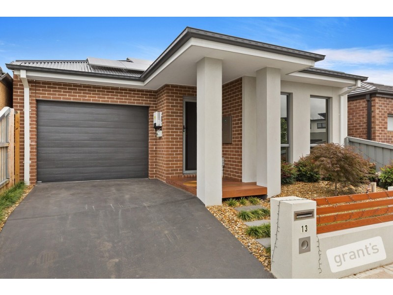 13 Clairwood Avenue, Pakenham VIC 3810