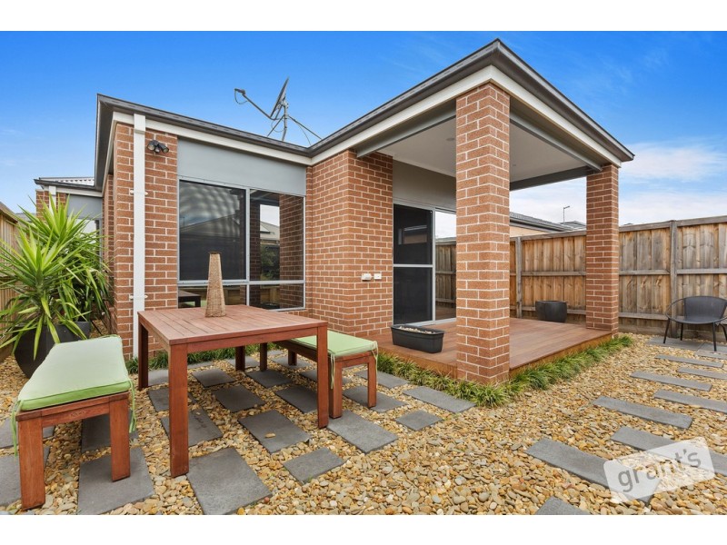 13 Clairwood Avenue, Pakenham VIC 3810