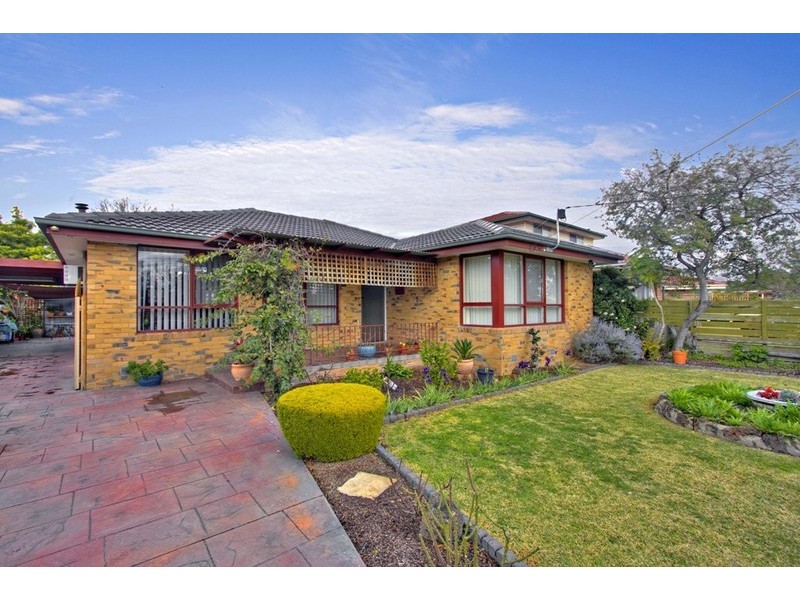 16 Putt Grove, Keysborough VIC 3173