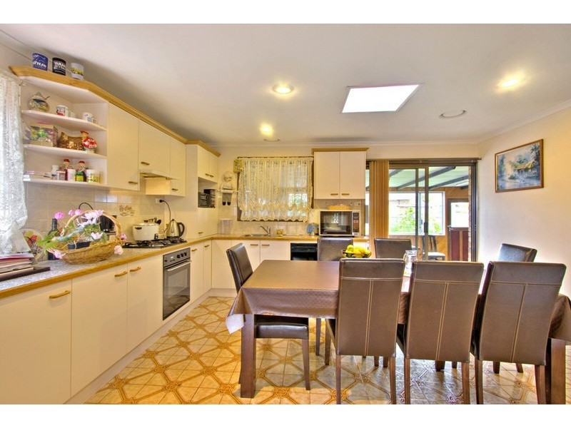 16 Putt Grove, Keysborough VIC 3173