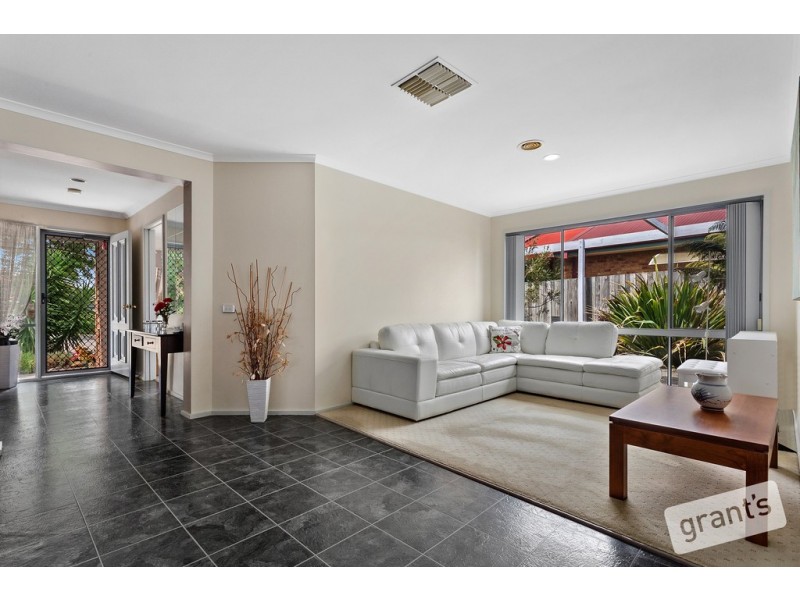 14 Galloway Drive, Narre Warren South VIC 3805