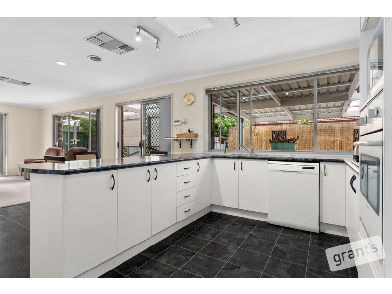 14 Galloway Drive, Narre Warren South VIC 3805