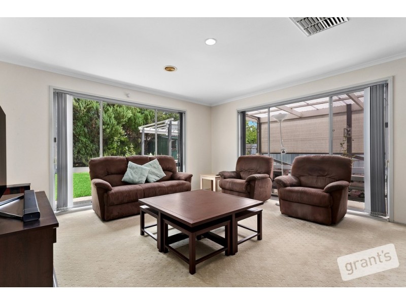 14 Galloway Drive, Narre Warren South VIC 3805